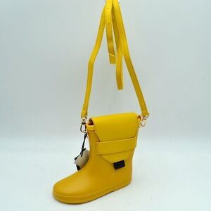 ⭐️Host Pick⭐️Cute Boot Shape Crossbody Handbag